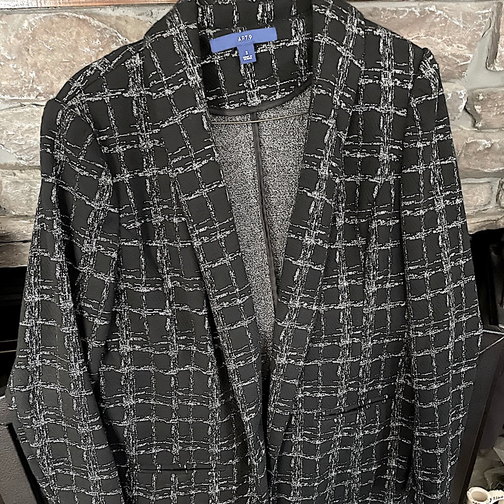 Beautiful jacket for work or after 7:00 pm. Classic